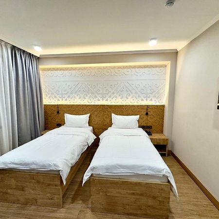Dami Almaty Hotel ภายนอก รูปภาพ