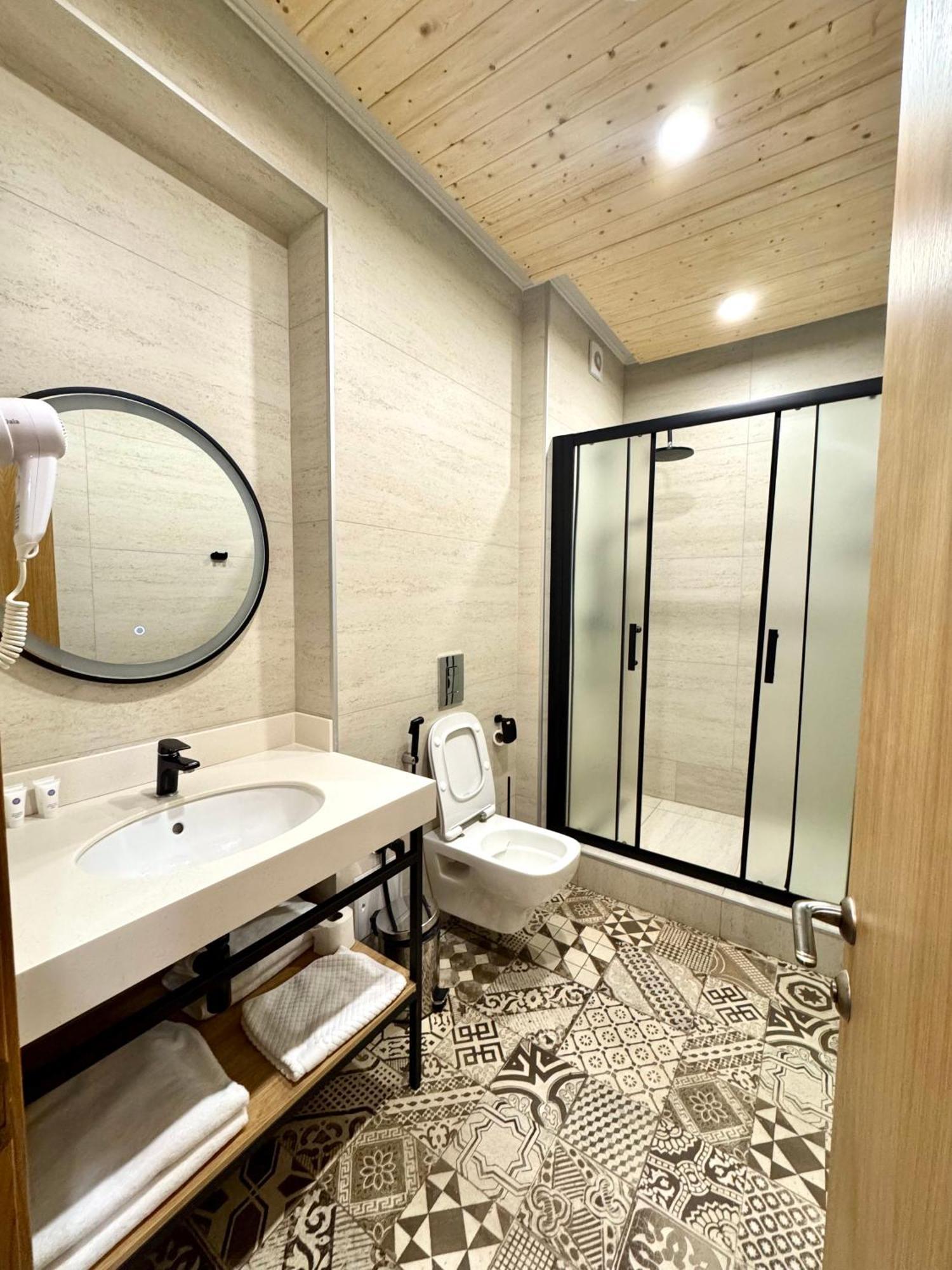 Dami Almaty Hotel ภายนอก รูปภาพ