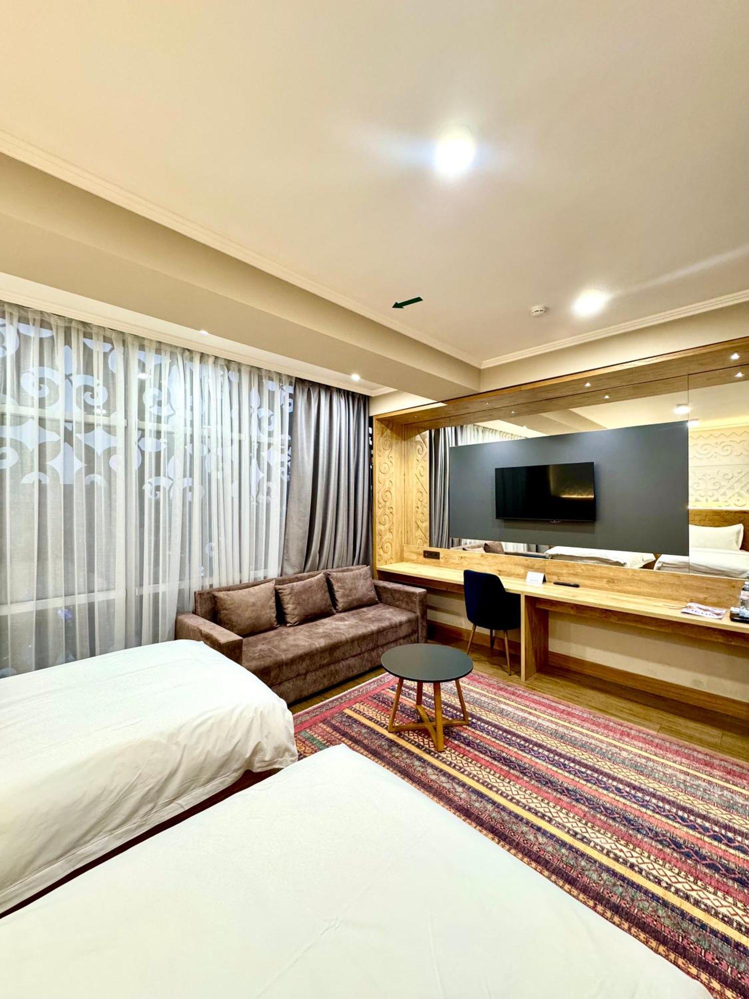 Dami Almaty Hotel ภายนอก รูปภาพ