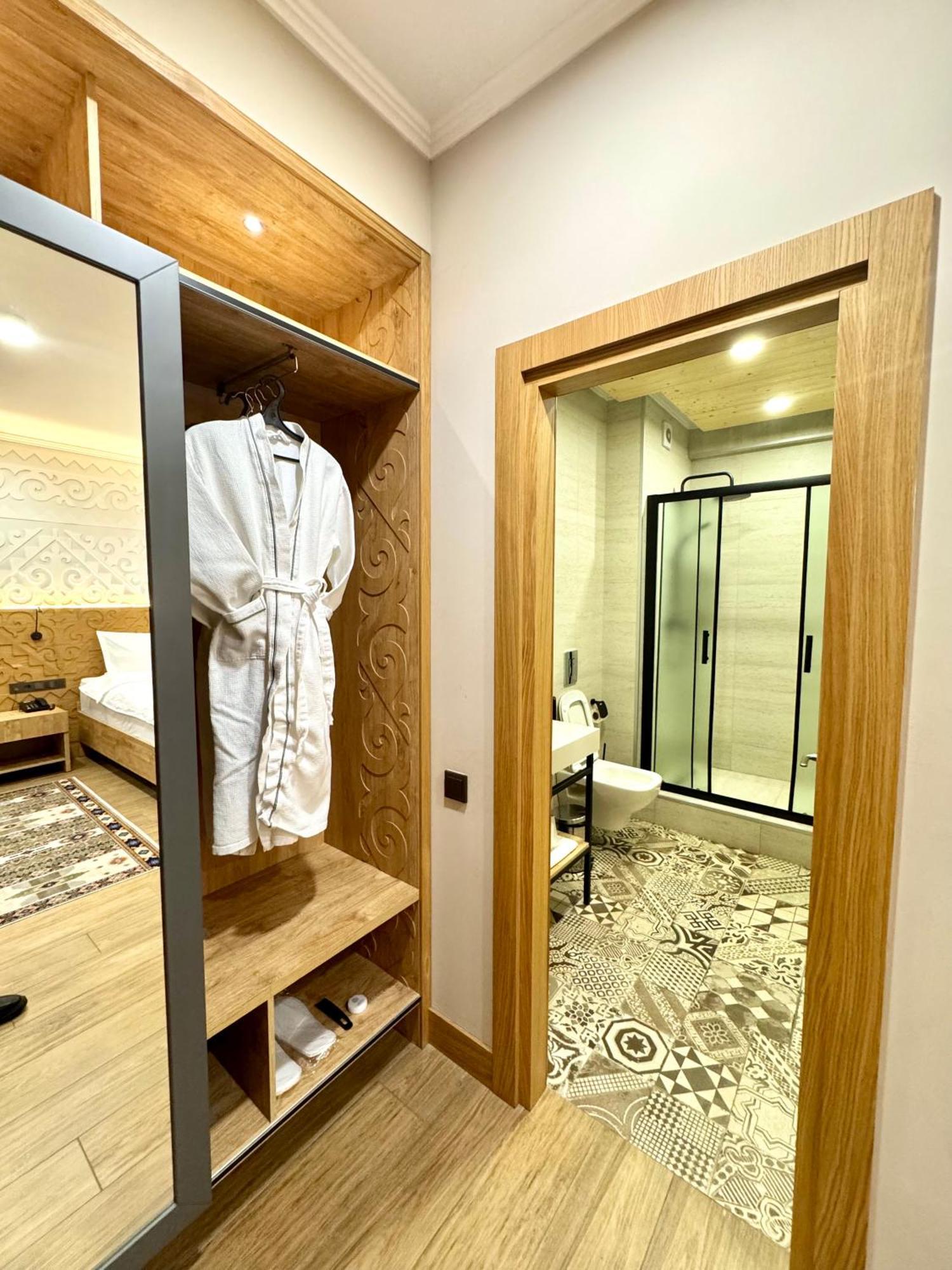 Dami Almaty Hotel ภายนอก รูปภาพ